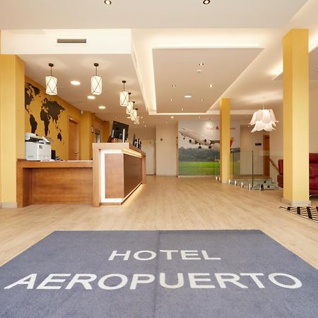 Hotel Arias Aeropuerto Santiago Del Monte ภายนอก รูปภาพ
