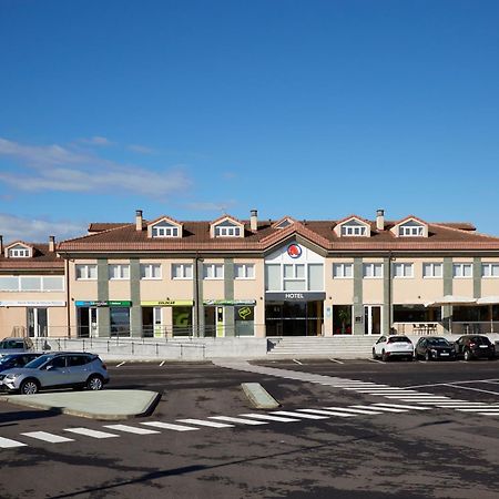 Hotel Arias Aeropuerto Santiago Del Monte ภายนอก รูปภาพ