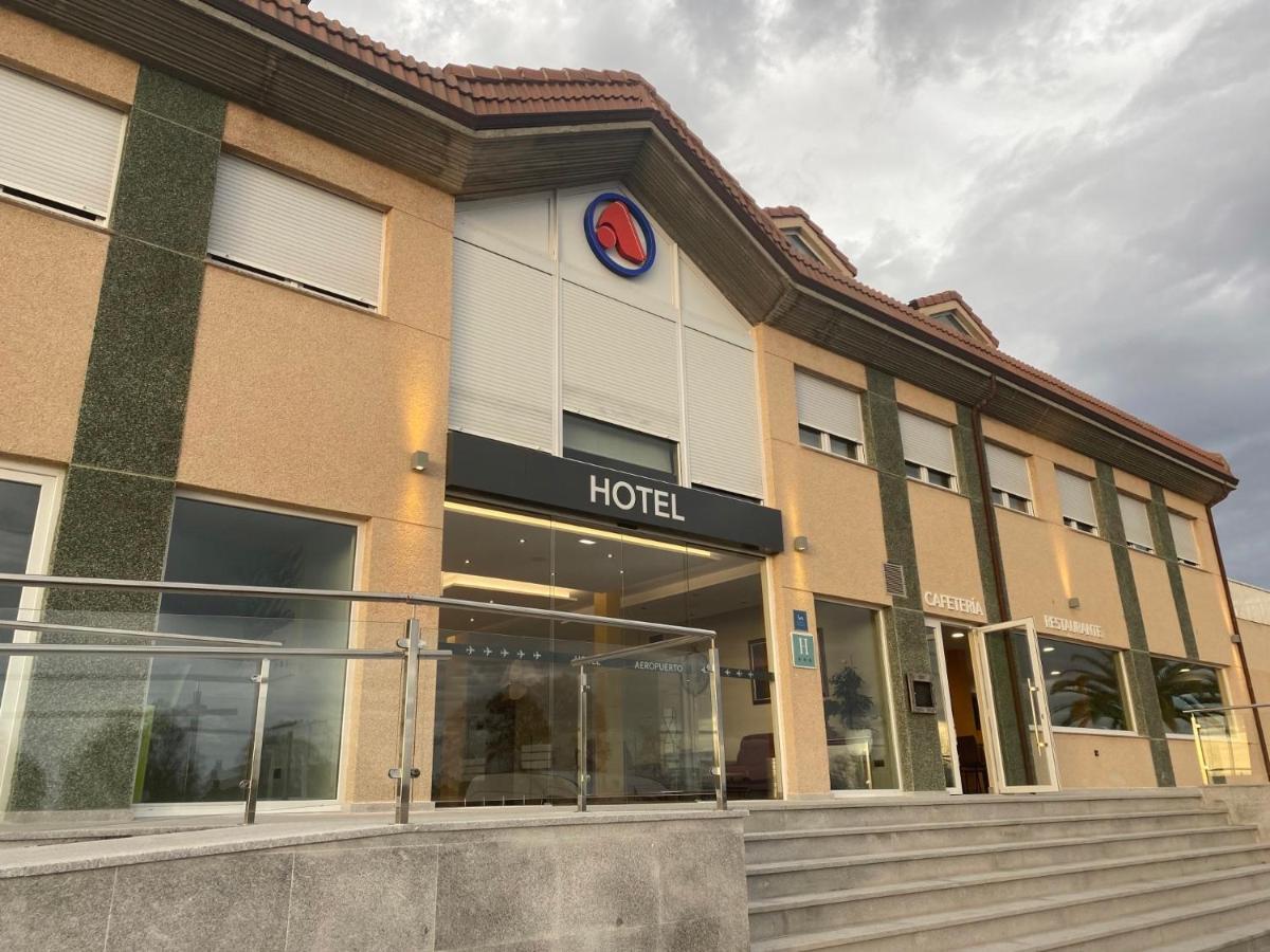 Hotel Arias Aeropuerto Santiago Del Monte ภายนอก รูปภาพ