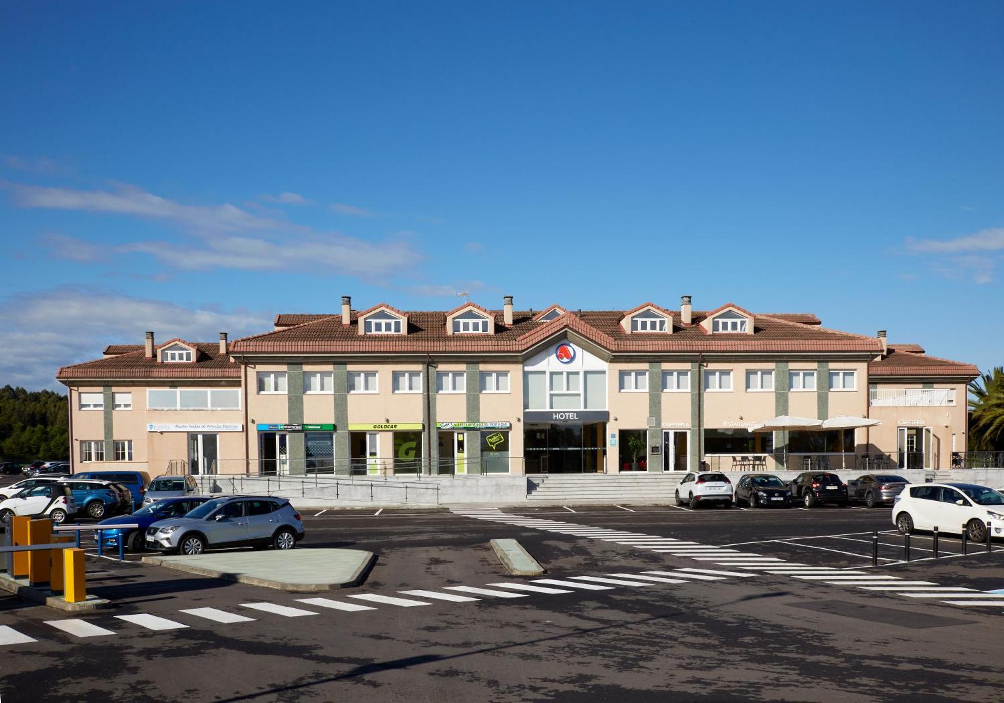Hotel Arias Aeropuerto Santiago Del Monte ภายนอก รูปภาพ