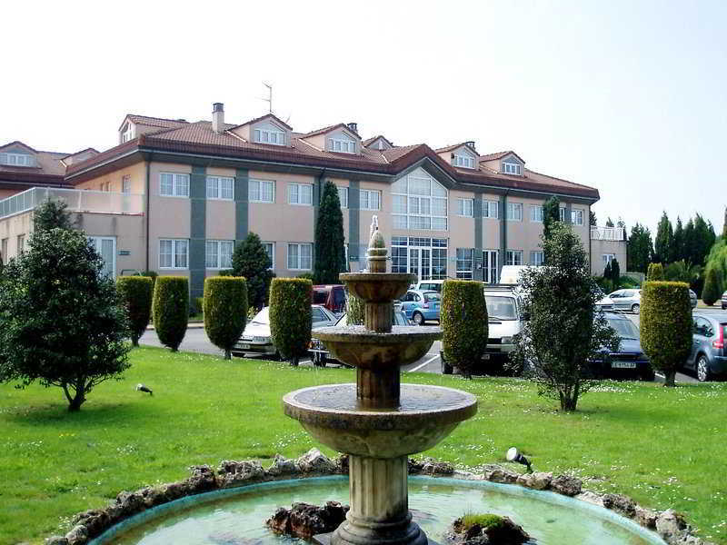 Hotel Arias Aeropuerto Santiago Del Monte ภายนอก รูปภาพ